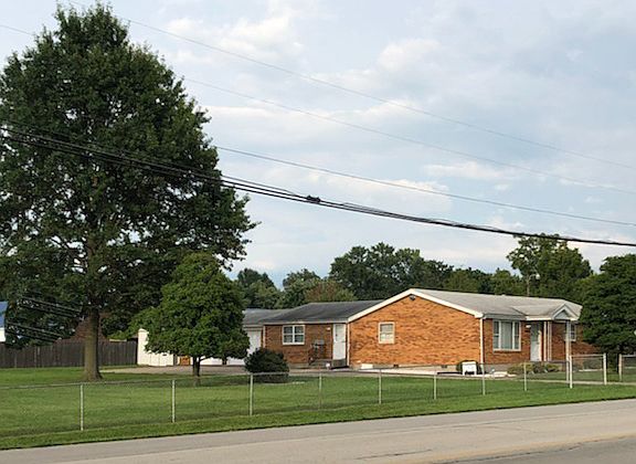 House + vacant lot/fenced