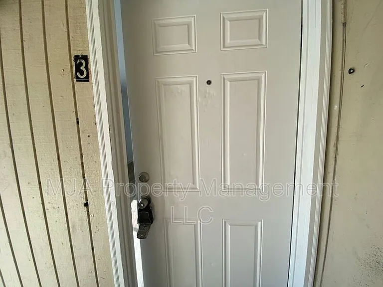 2517 S Lakecrest Dr #3 — Photo 8