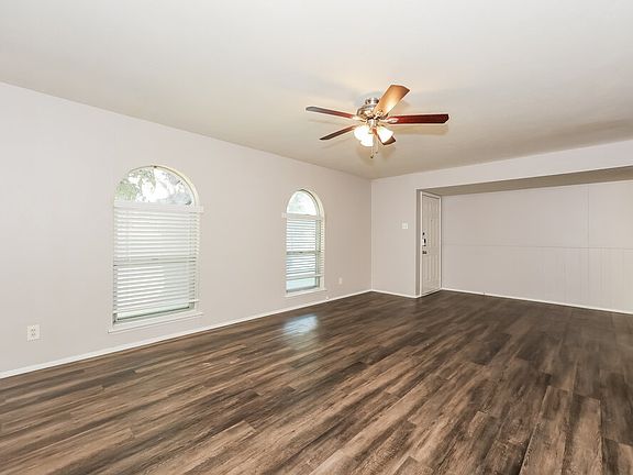 4th image of 3214 Greentree Dr