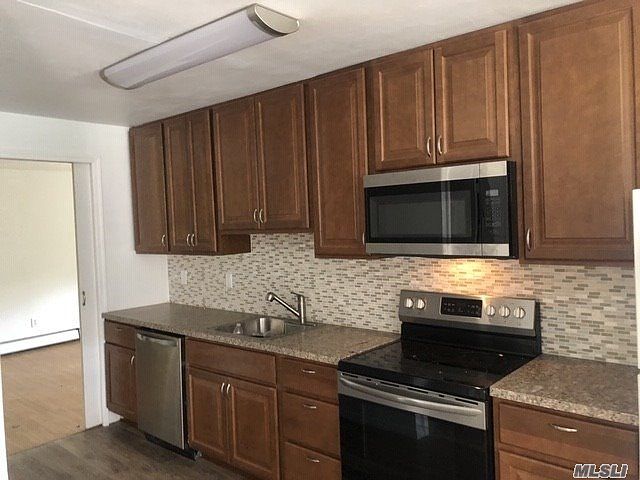 1st image of 31 Clematis St