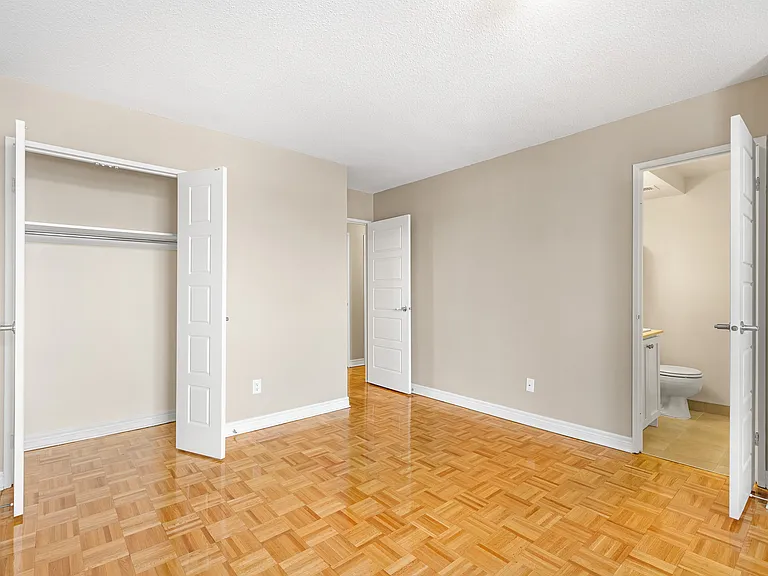 211 Wurtemburg St — Photo 42