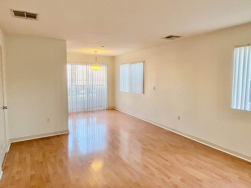 1st image of 3321 Mentone Ave #2
