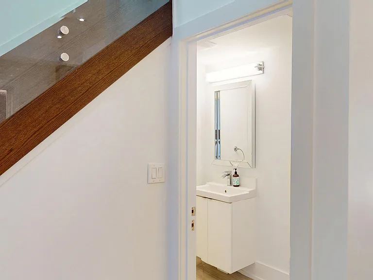 24 Kennedy Ave #UPPER — Photo 13