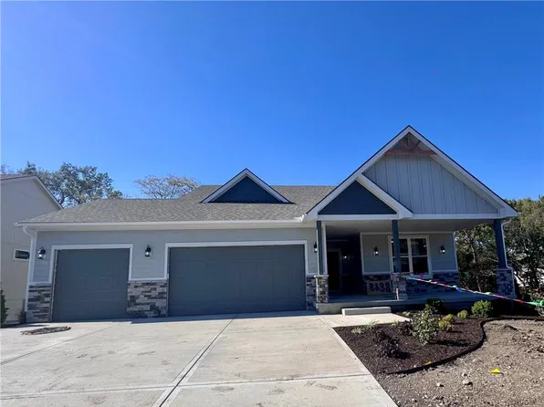 8638 Eagle Creek Dr, De Soto, KS 66018
