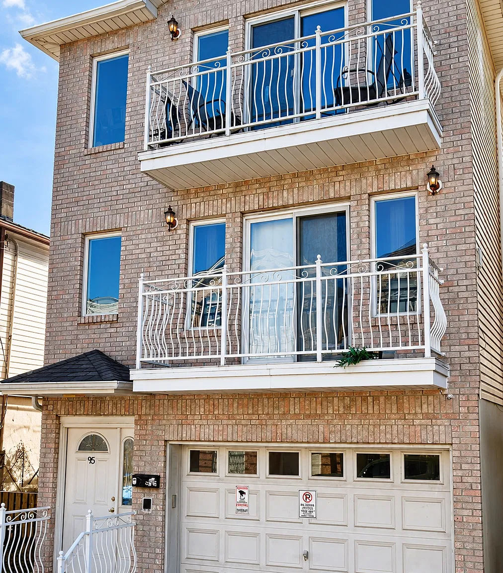 3 bed, 1300 sqft, $3,075 — Photo 1
