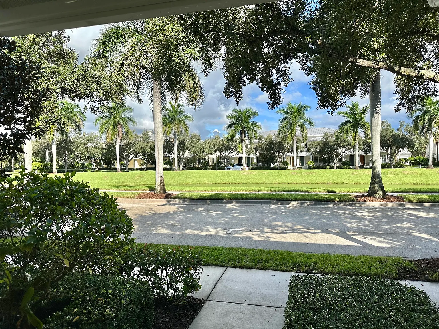 3 bed, 2.5 bath, 1533 sqft, $3,300 — Photo 2