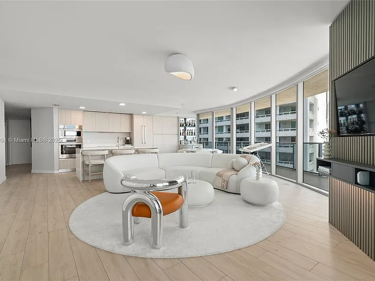 488 NE 18th St #715 — Photo 32