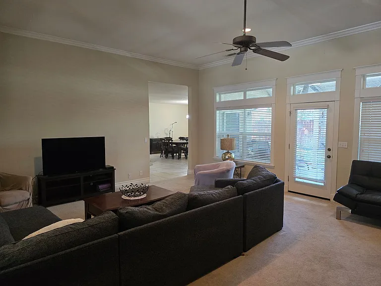 105 Sterling Oaks Dr — Photo 4