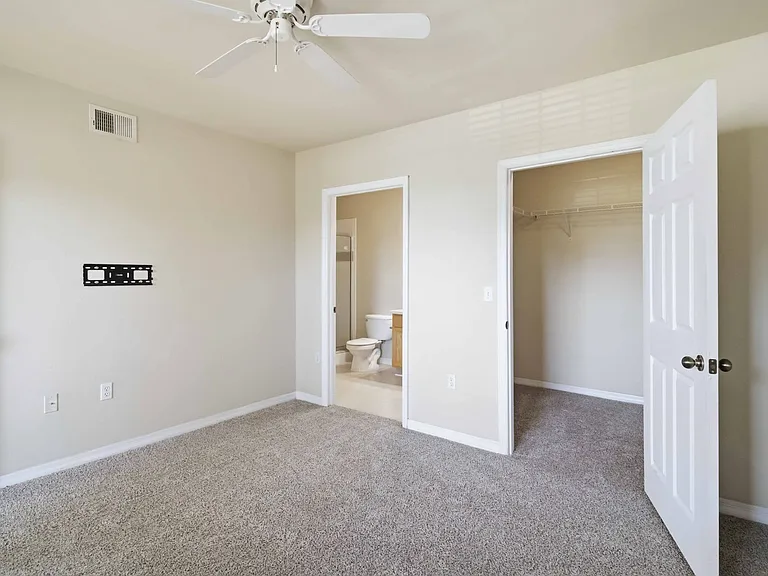 1015 Villagio Cir #201 — Photo 16