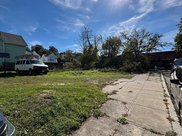 11 Dyer St, Fall River, MA 02720