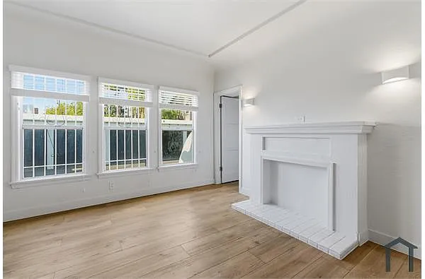Building Photo - 1553 2nd Ave #7