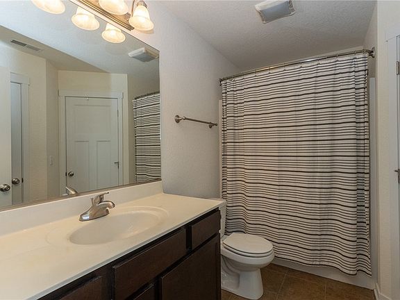 5th image of 1745 SE Greentree Dr