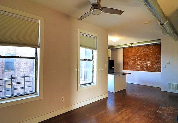 4th image of 698 Willoughby Ave #10