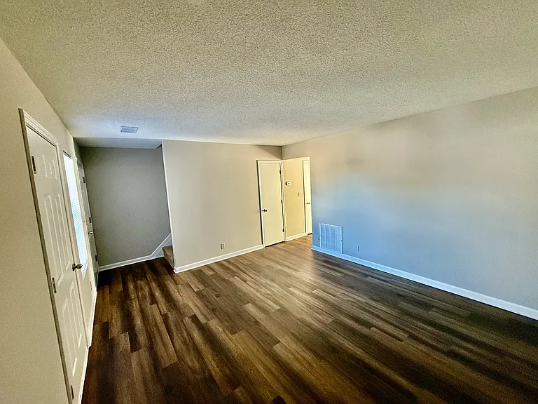 118 Judy Ct — Photo 2
