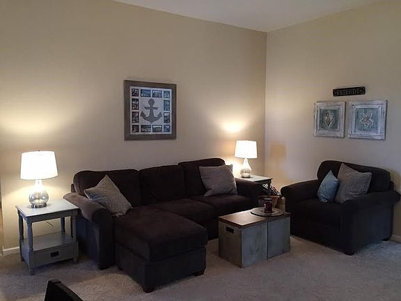 5th image of 266 Parkwood Cir