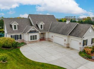 1342 W Stillwater Cir, Mequon, WI 53092