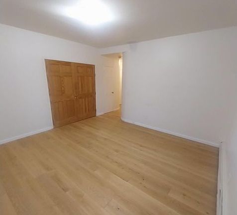 4th image of 884 Nassau Rd APT B