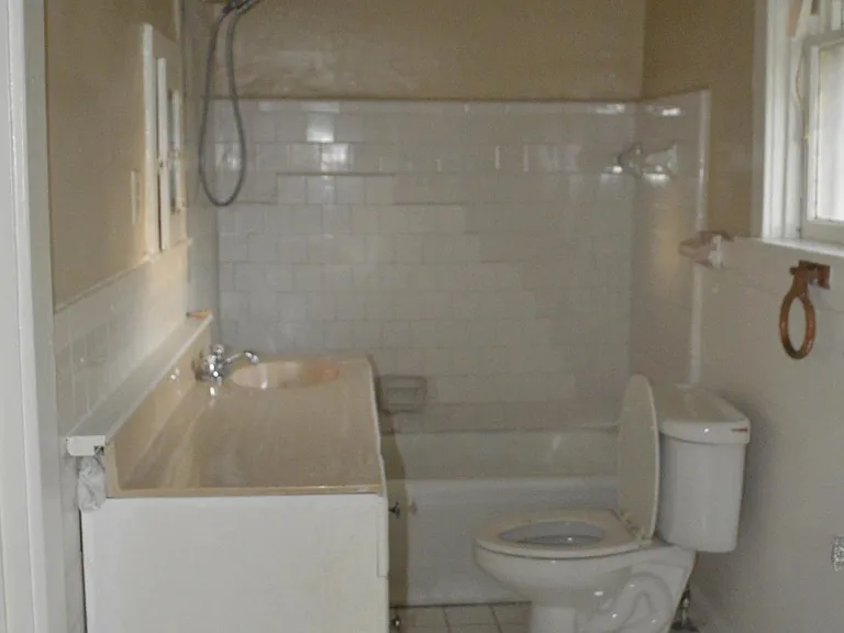 230 Hawthorne St #3 — Photo 4