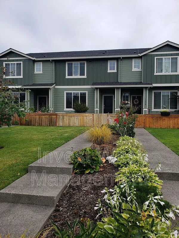 3 bed, 2.5 bath, 1465 sqft, $2,595 — Photo 1