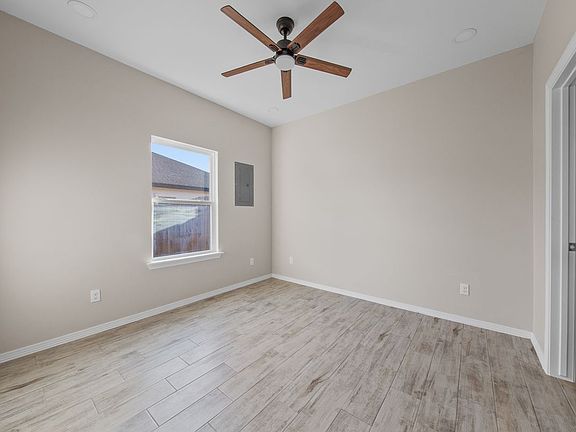 3rd image of 2428 N Valley Cir