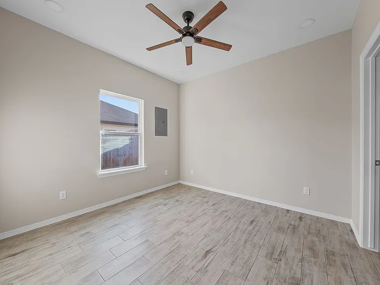 2428 N Valley Cir — Photo 3