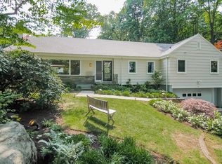 6 S Ridge Rd, Larchmont, NY 10538