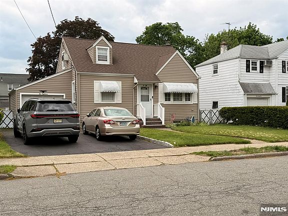 2nd image of 2-18 32nd St
