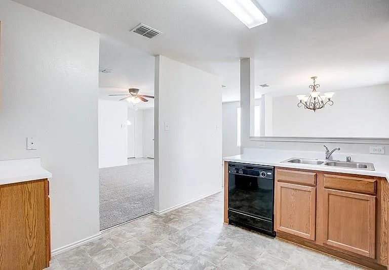 10540 Flagstaff Run — Photo 12