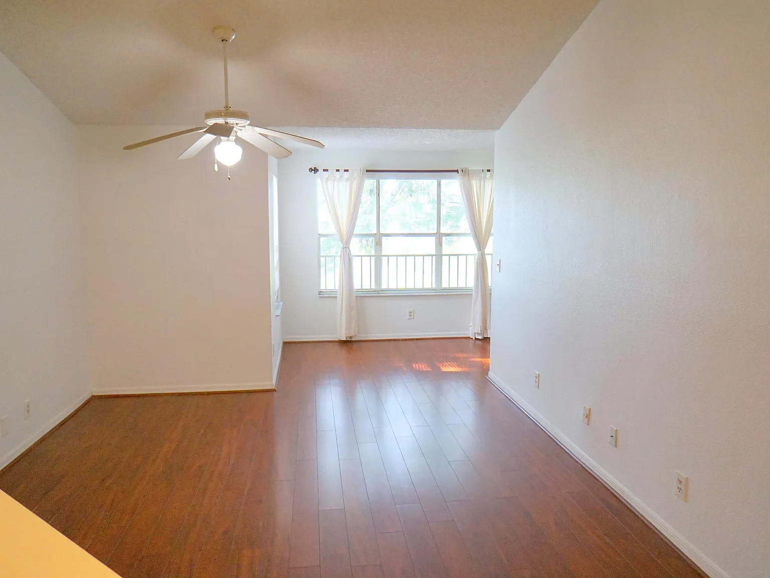 1 bed, 1.0 bath, 743 sqft, $1,800 — Photo 3