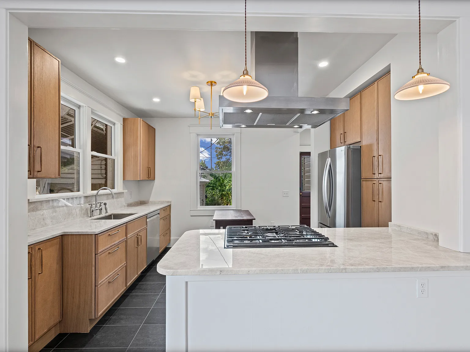 3 bed, 1235 sqft, $2,000 — Photo 4