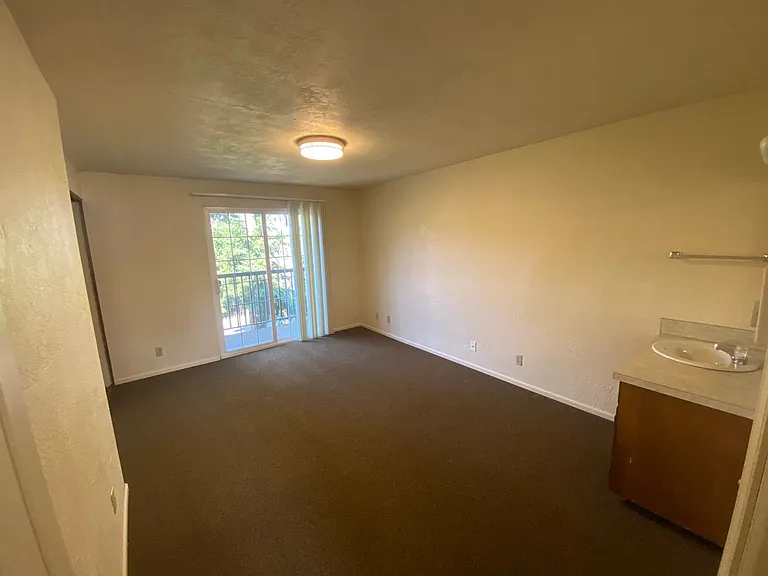 Hayward — Photo 45