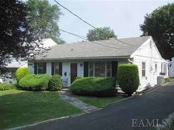 1st image of 16 Bainbridge Ct