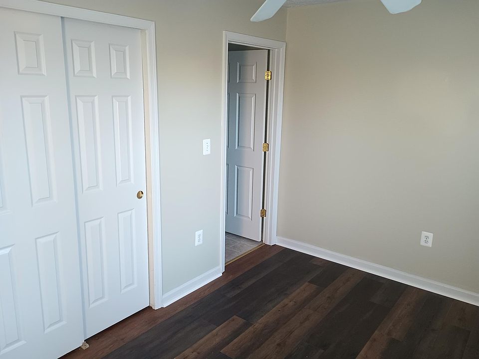 1st image of 15 Chesapeake Ct