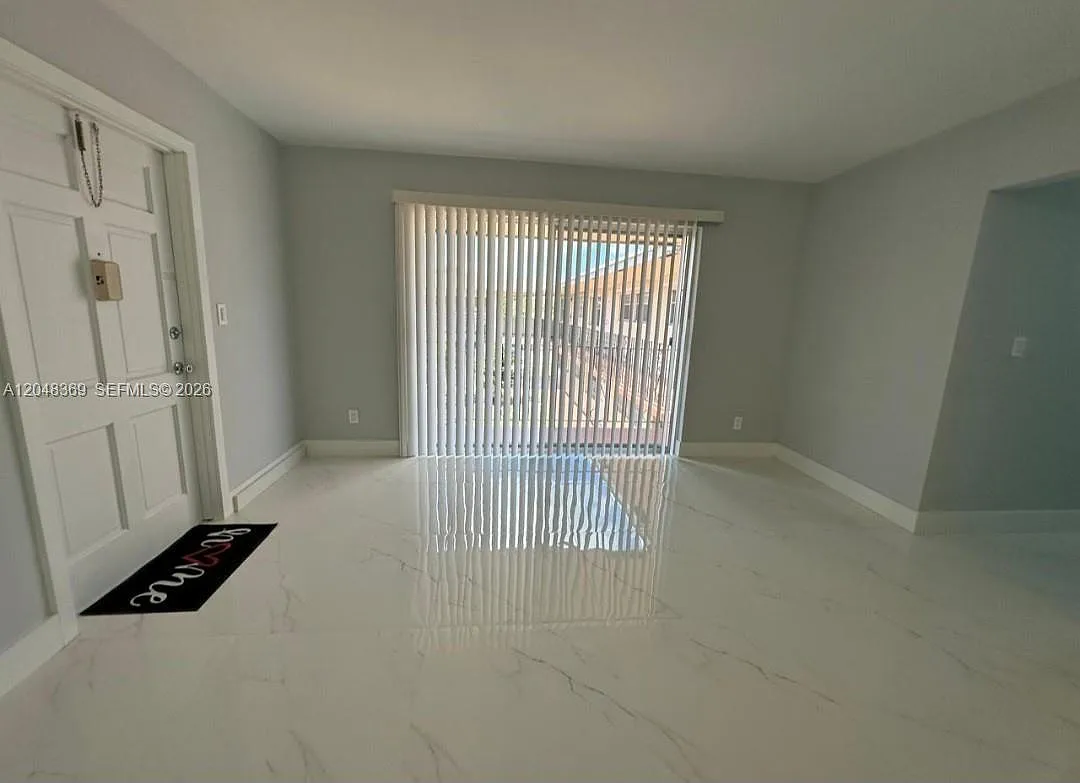 Royal Terrace Condominium — Photo 4