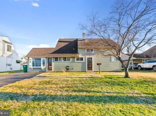 198 Northpark Dr, Levittown, PA 19054