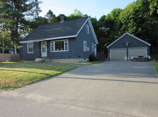 13 Gilbert St, Orono, ME 04473