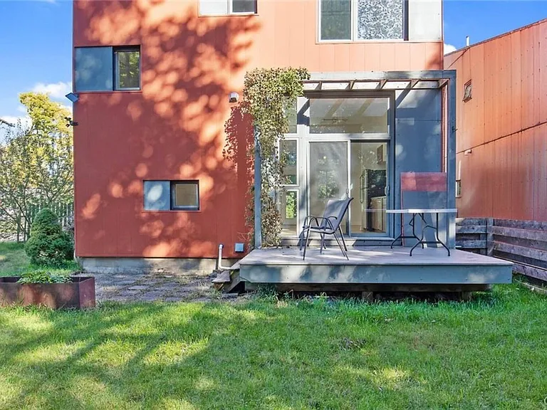 621 Otisco St — Photo 39