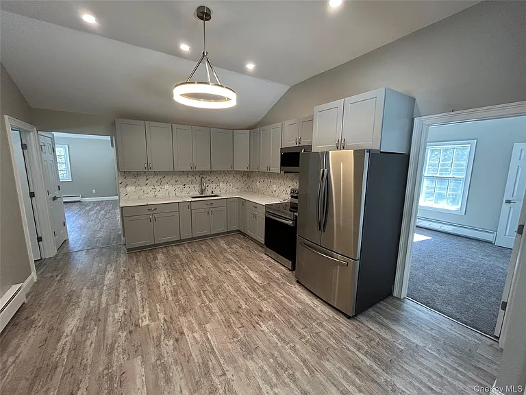 135 Gale Rd #UPSTAIRS — Photo 8