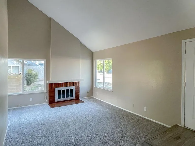 44555 Benald St — Photo 5