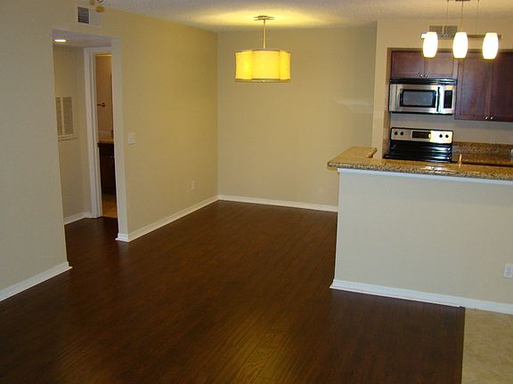 Dining Area & Kitchen