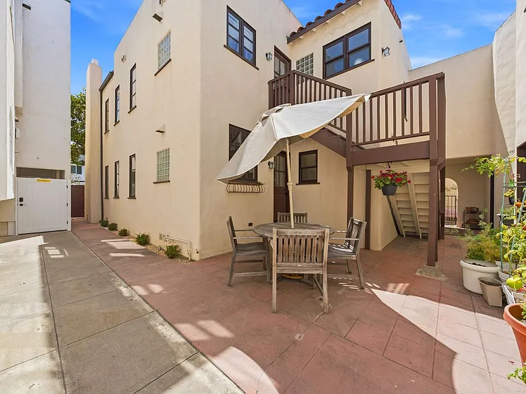 1520 Miramar Dr — Photo 32