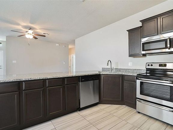 4th image of 13240 Emerald Hills St