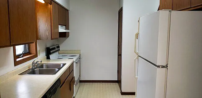 Serene second-floor 2 bedroom/1 bath in Sun Prairie — Photo 2