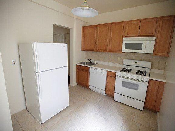 3rd image of 49 Prospect St APT Ll5