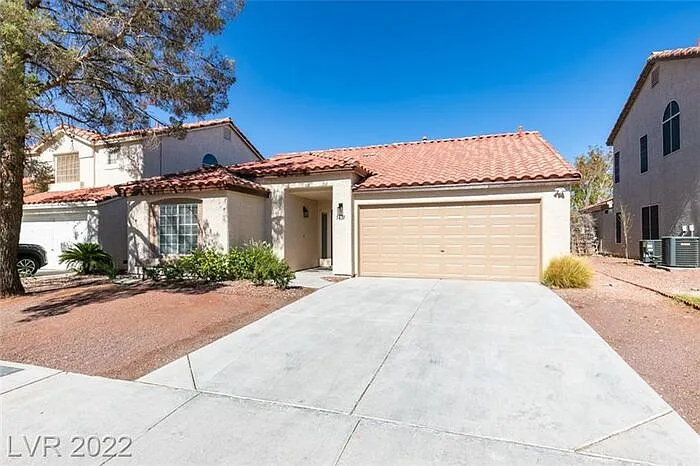 3 bed, 2.0 bath, 1696 sqft, $2,195 — Photo 2