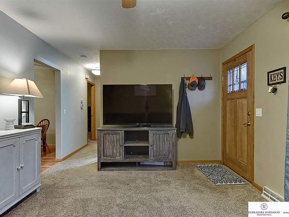 5th image of 220 Highland Dr