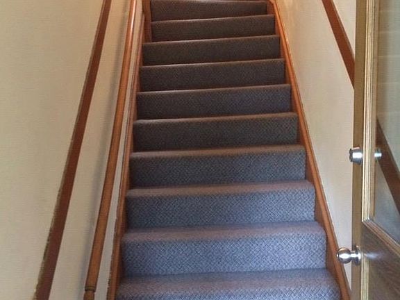 Front entrance leading to apartment