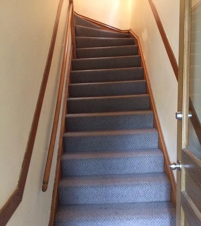 Front entrance leading to apartment