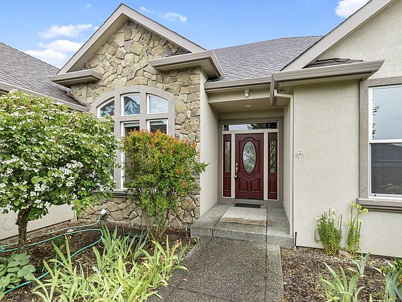 4th image of 975 Greenway Ct