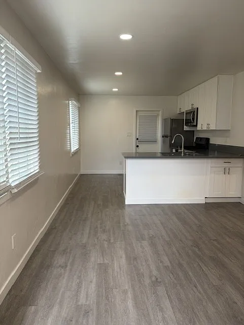 2 bed, 670 sqft, $2,350 — Photo 2